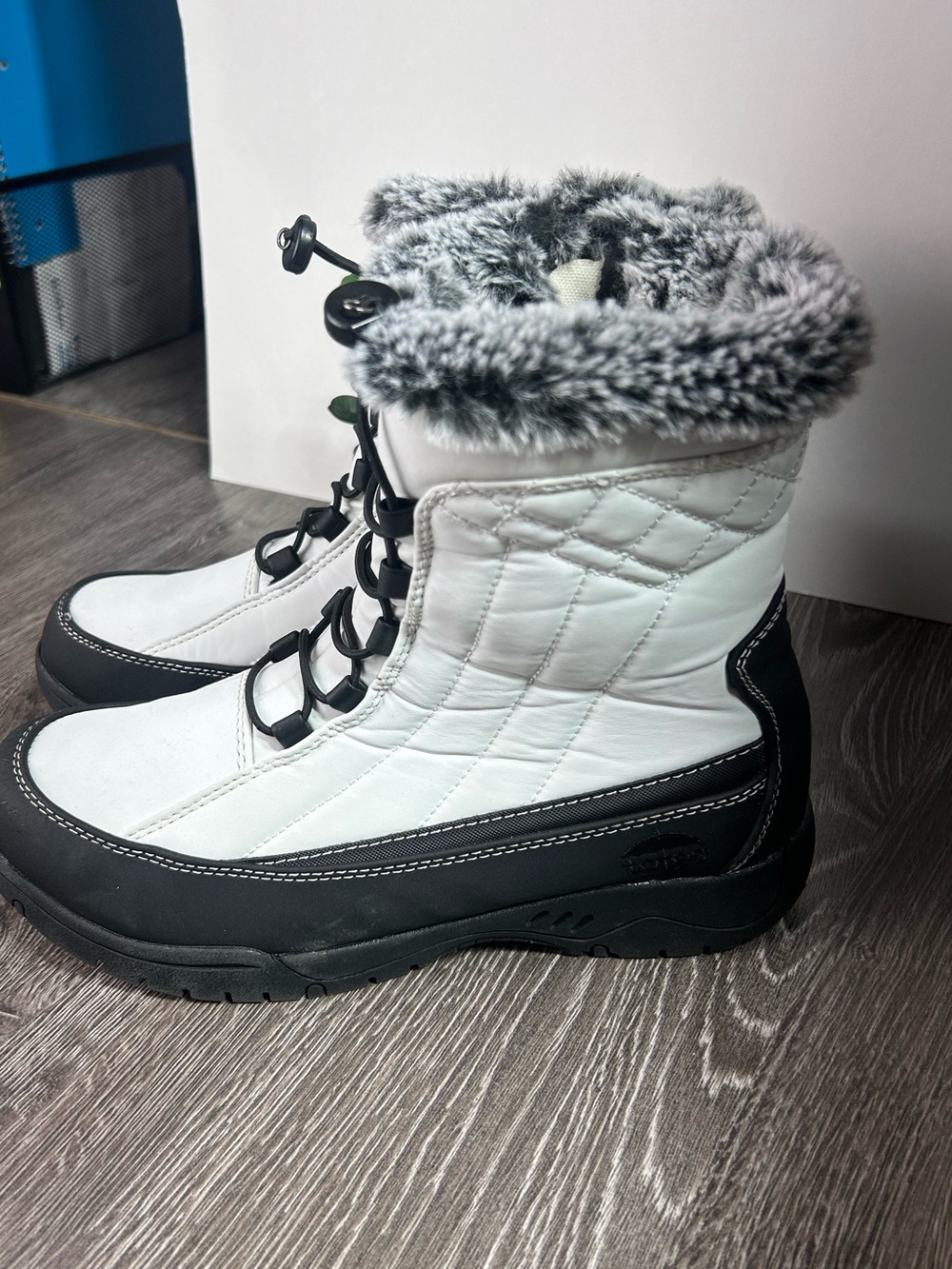 Totes Women’s Insulated Winter Snow Boots - White/Black